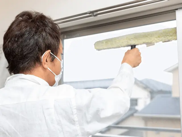 《おしどり夫婦で窓掃除に伺います》マンション・コーポはベランダも簡易清掃します◎サービスの画像