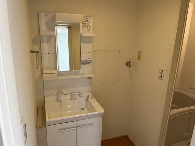 長年愛用されていた洗面化粧台の交換サービスの画像