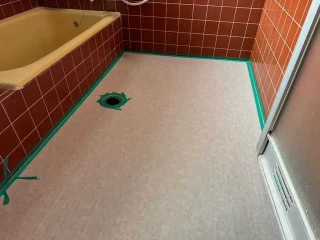 【水回りリフォーム】滑りにくく快適な浴室床シート施工｜岡山県全域対応サービスの画像