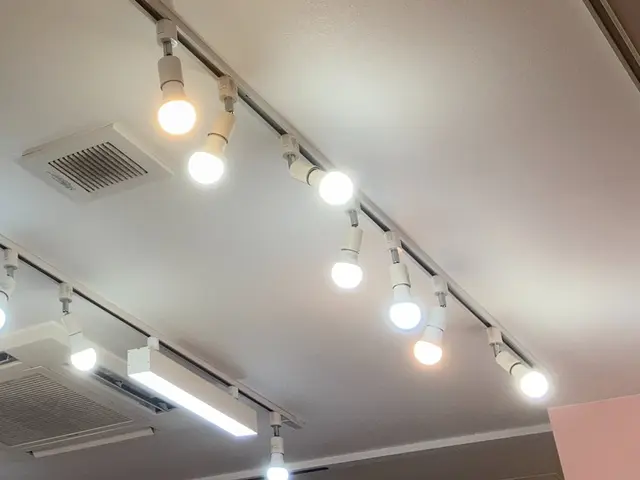 ダクトレール(ライティングレール)の設置☆当店のスタッフがお伺い致します☆サービスの画像