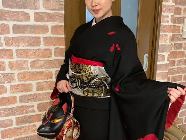 【歴30年のベテラン着付け師】☆しぐさレクチャー付き☆着崩れなし！着物出張着付け