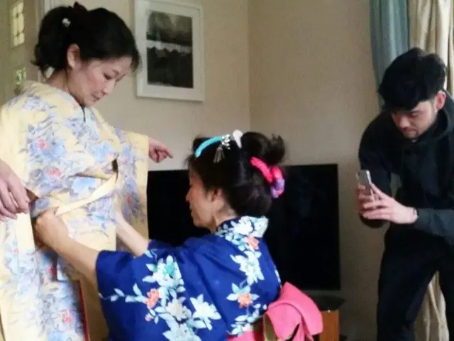 【歴30年のベテラン着付け師】☆しぐさレクチャー付き☆着崩れなし！着物出張着付け