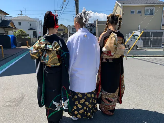 【歴30年のベテラン着付け師】☆しぐさレクチャー付き☆着崩れなし！着物出張着付け