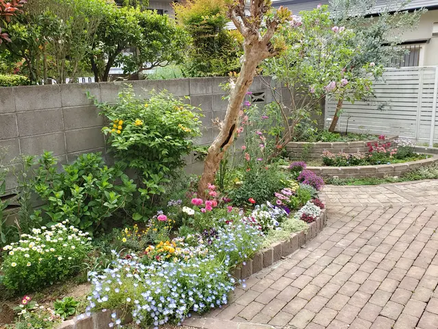 花や樹木の植栽　お客様の感性を第一に作業致しますサービスの画像