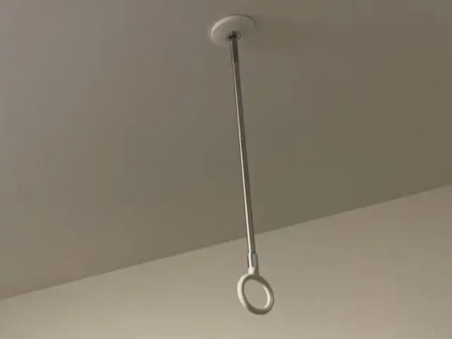 室内、ベランダ等に物干しかけ「ホスクリーン」等のお取り付けサービスの画像