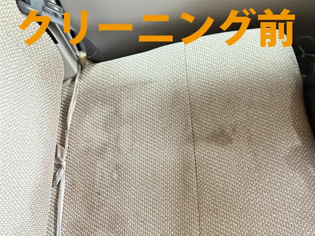 掃除機とリンサーを使用した車内清掃で快適車内空間にサービスの画像