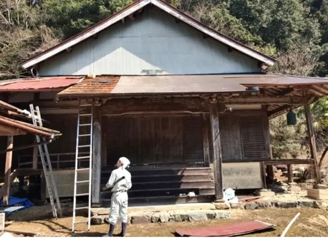 ◉女性スタッフ同行 バルコニーの屋根設置 撤去や波板施工サービスの画像