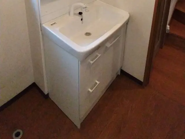 洗面化粧台交換します。サービスの画像