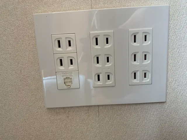 葛飾区の電気工事店　地域密着型　電気工事士対応のスイッチ、コンセント交換増設！サービスの画像