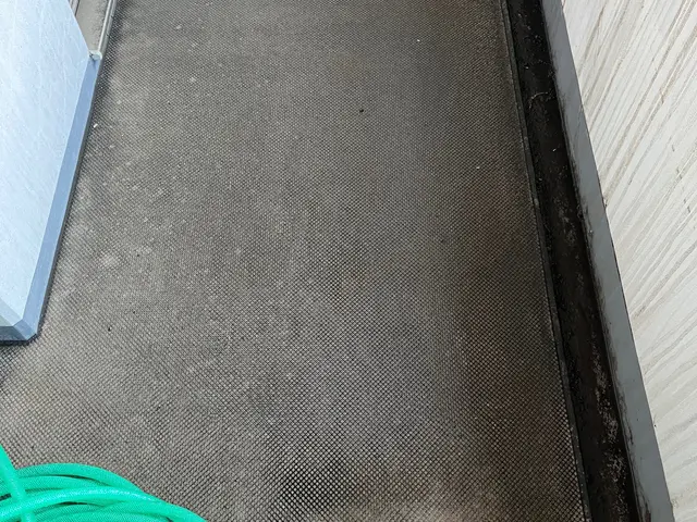 高圧洗浄機を用いて頑固な黒ずみまでもスッキリ綺麗に仕上げ、本来の姿に戻します！サービスの画像