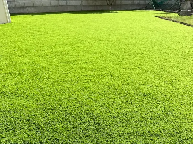 ★人工芝シーズン到来★早い物勝ち！６月中施工可能です♪人工芝サンプルプレゼントサービスの画像