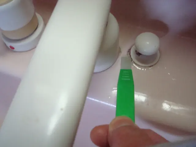 ピカピカスッキリした洗面化粧台クリーニング。他の仕事追加でコーティングサービス！サービスの画像