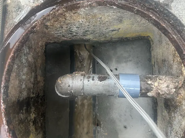 24時間対応　緊急対応　賠償保険加盟　エンジン式高圧洗浄機使用サービスの画像