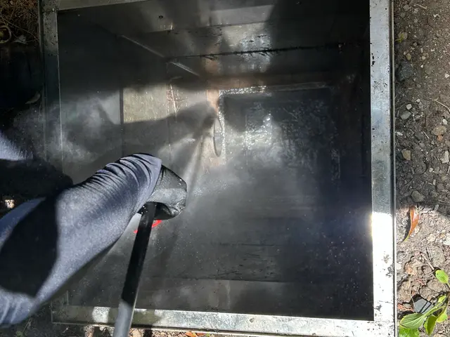 24時間対応　緊急対応　賠償保険加盟　エンジン式高圧洗浄機使用サービスの画像