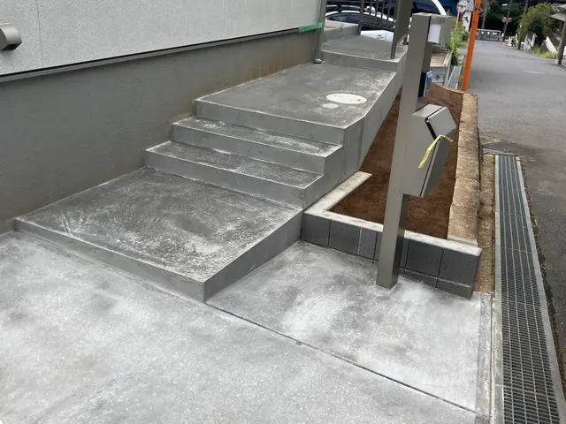 土間コンクリート打設　全工程込み　掘削　残土運搬処分込み　途中経過写真管理ありサービスの画像