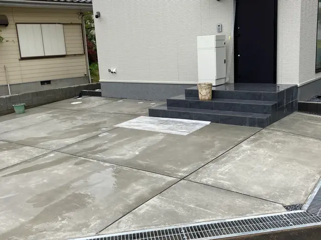 土間コンクリート打設　全工程込み　掘削　残土運搬処分込み　途中経過写真管理ありサービスの画像