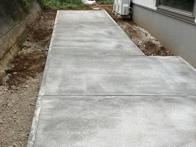 土間コンクリート打設　全工程込み　掘削　残土運搬処分込み　途中経過写真管理ありサービスの画像