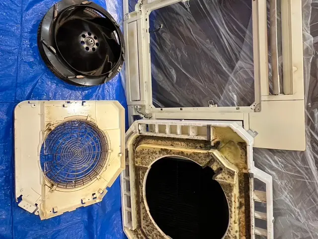 すべて自社対応◎安心の保険加入済み！徹底的に汚れを落とします！サービスの画像