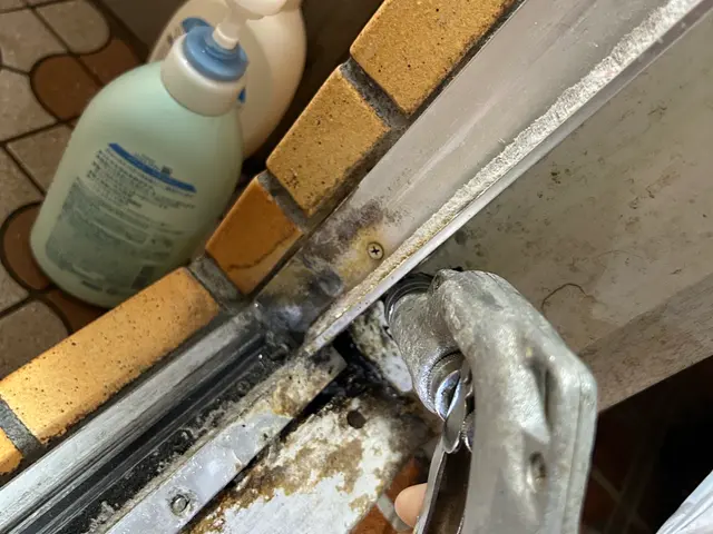 【明石発】シロアリ予防された事ない方や被害ある方、一度ご相談ください。格安施工！サービスの画像