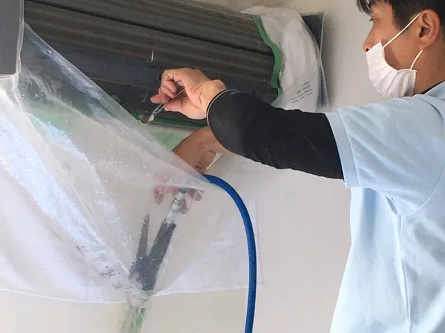 お掃除ロボ付きエアコンでもクリーニンが必要です。分解洗浄で綺麗な空気を！サービスの画像