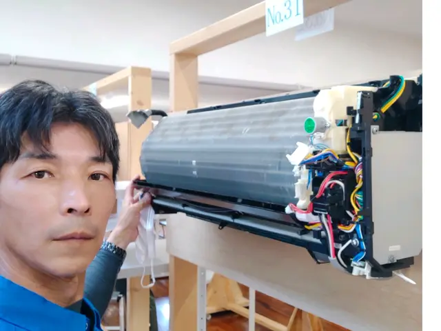 お掃除ロボ付きエアコンでもクリーニンが必要です。分解洗浄で綺麗な空気を！サービスの画像