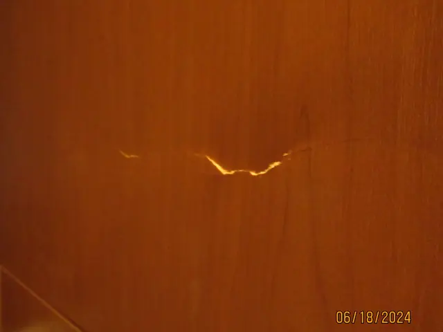 ★火災保険適用？★扉の穴を補修しシート一面貼りリペア★実質負担0円かも？★サービスの画像