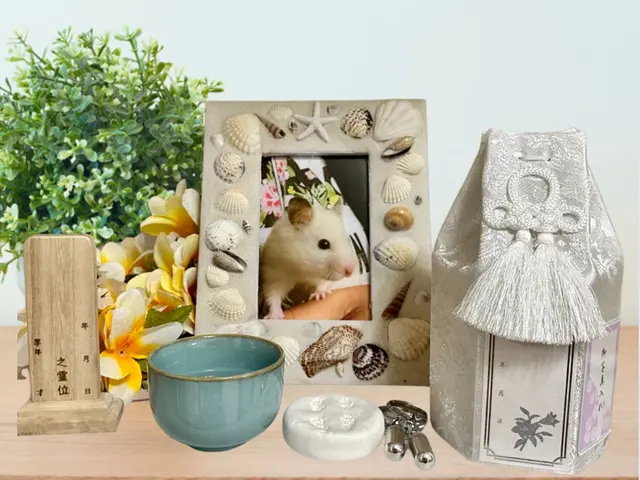 【足型１個プレゼント】骨壷・覆い袋セットでご火葬からご返骨まで心を込めてご葬儀をサービスの画像