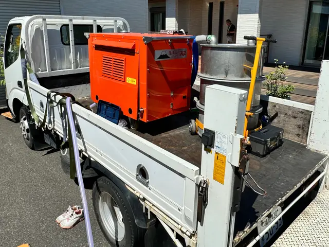 『ふじやま』を使った駐車場・インターロッキングの高圧洗浄　汚水回収システム！サービスの画像