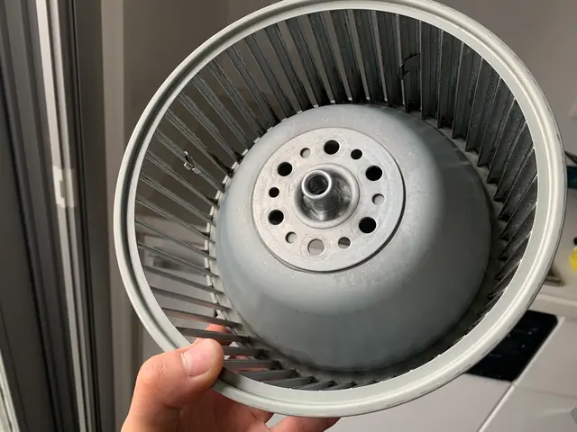 【横浜市全域】油汚れを除去し換気機能を改善します。サービスの画像