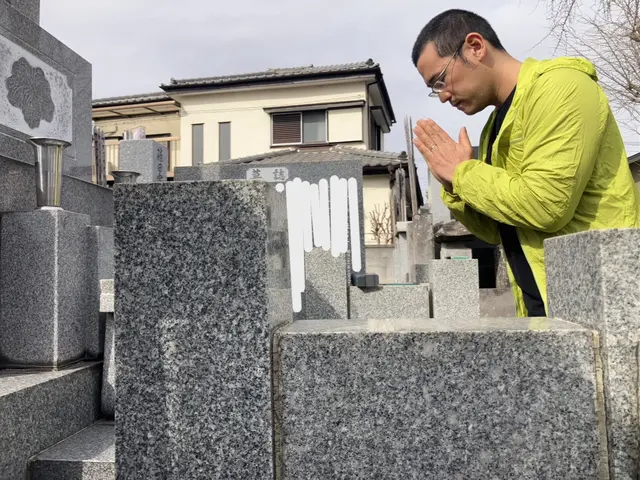 お墓参り代行、お任せください！草刈りから拭き掃除まで心を込めてお参り致します。サービスの画像