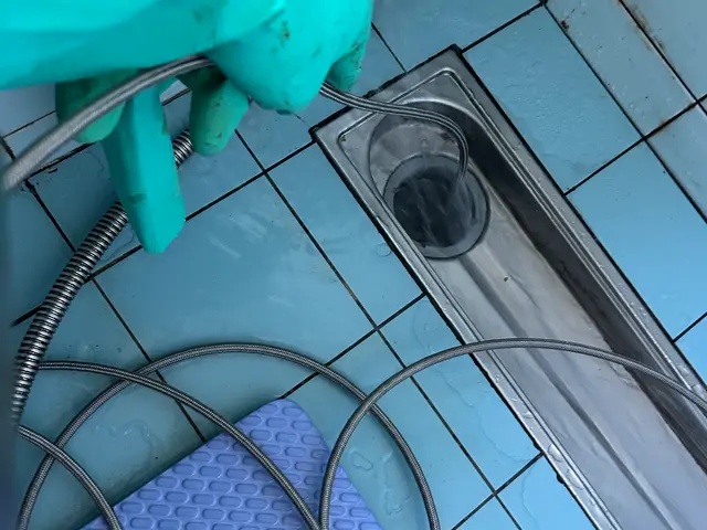 大手仕込みの確かな技術！作業前後の写真報告付き、養生を徹底した排水管洗浄サービスの画像