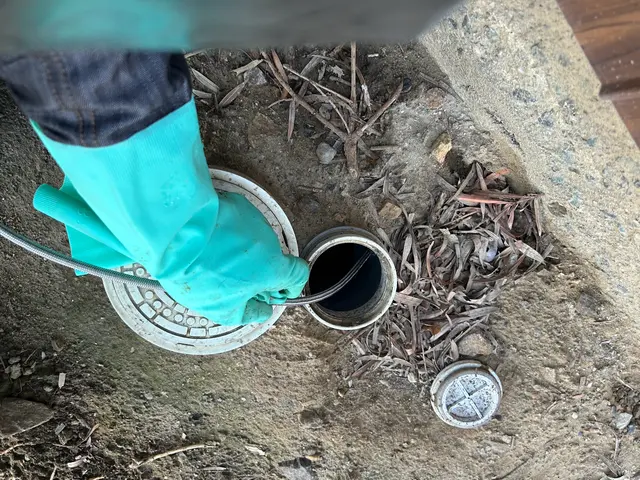 大手仕込みの確かな技術！作業前後の写真報告付き、養生を徹底した排水管洗浄サービスの画像