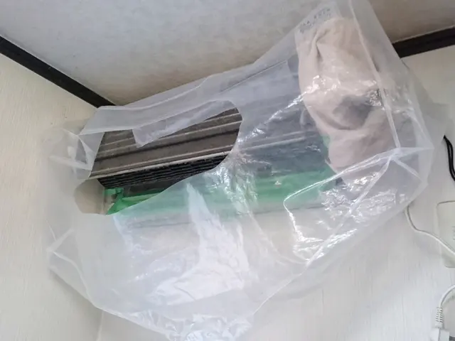 ドレンパン外します！！いい業者は早いもの勝ちです！お早めのご予約を♪サービスの画像