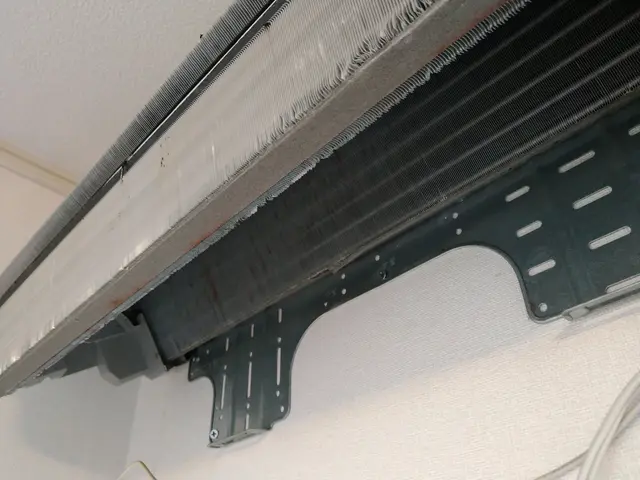 ドレンパン外します！！いい業者は早いもの勝ちです！お早めのご予約を♪サービスの画像