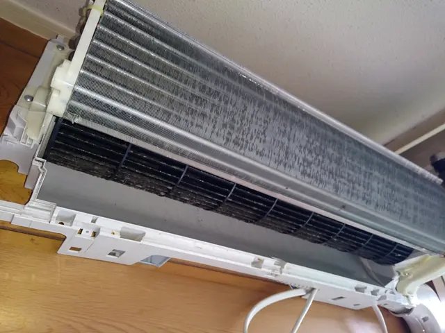 ドレンパン外します！！いい業者は早いもの勝ちです！お早めのご予約を♪サービスの画像