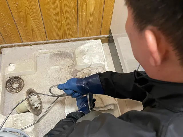 ご自宅の内と外からの排水管洗浄！！大手量販店様の業務も行っている会社になります！サービスの画像