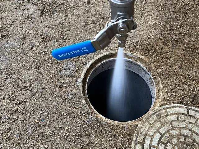 ご自宅の内と外からの排水管洗浄！！大手量販店様の業務も行っている会社になります！サービスの画像