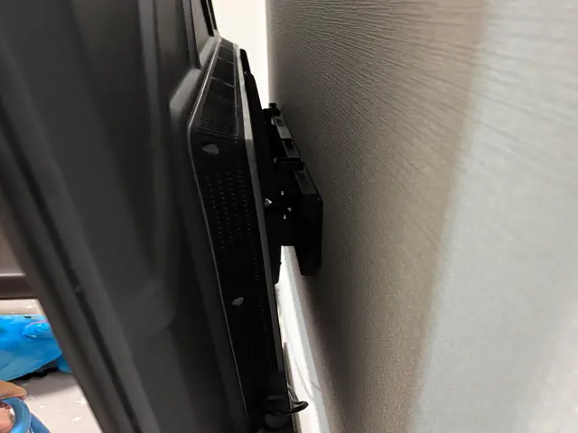 【壁掛けテレビ】戸建てやマンション、店舗での天吊り設置も可サービスの画像