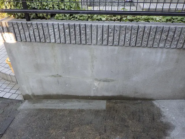 コンクリートのひび割れ補修お任せ！サービスの画像