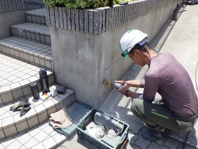 コンクリートのひび割れ補修お任せ！サービスの画像