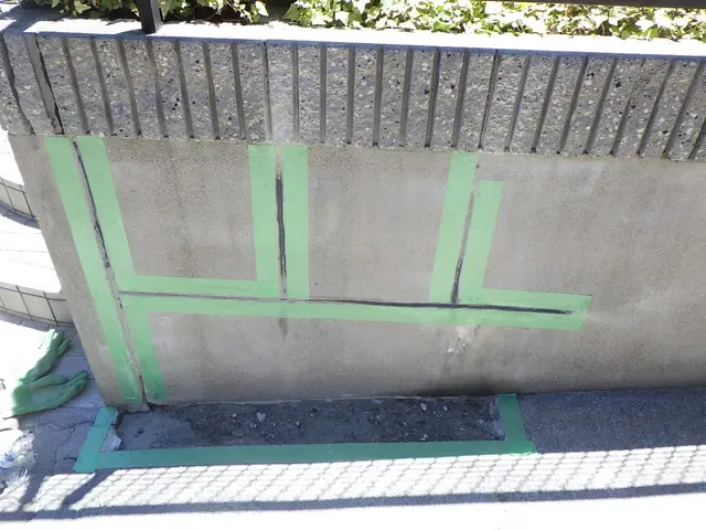 コンクリートのひび割れ補修お任せ！サービスの画像