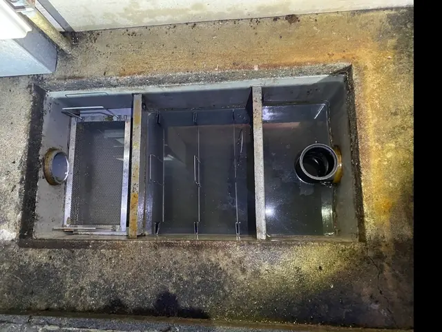 ［グリストラップ清掃］　緊急、深夜の作業も可能。排水管洗浄も同時に対応可能です。サービスの画像