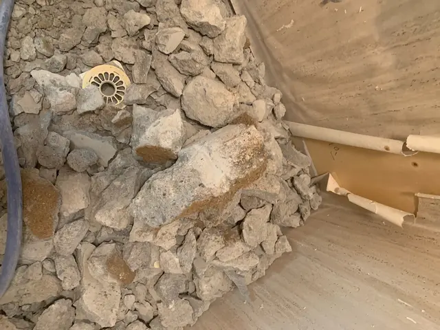 不要なパーキングブロックやコンクリートブロック、その他何でも廃棄物回収☆割引有りサービスの画像