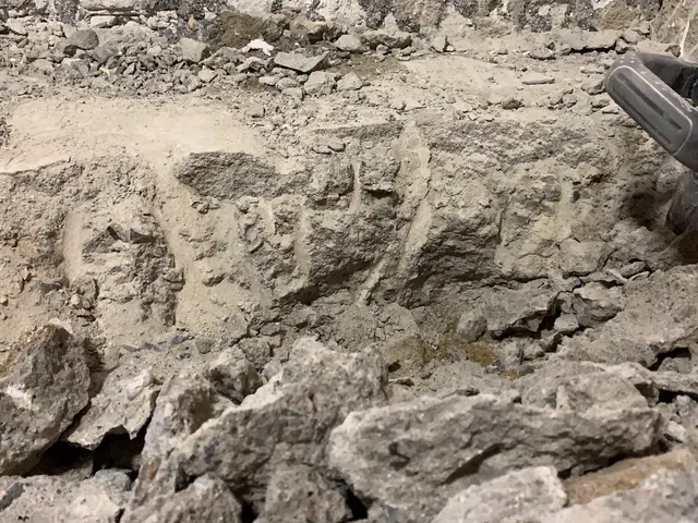 不要なパーキングブロックやコンクリートブロック、その他何でも廃棄物回収☆割引有りサービスの画像