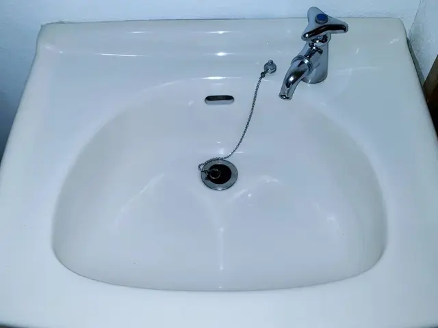 こつこつ丁寧に。真心込めてきれいで清潔感のある洗面台に仕上げます！サービスの画像