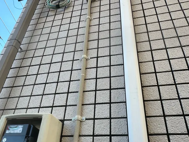 屋外防水コンセントの新設となります。サービスの画像