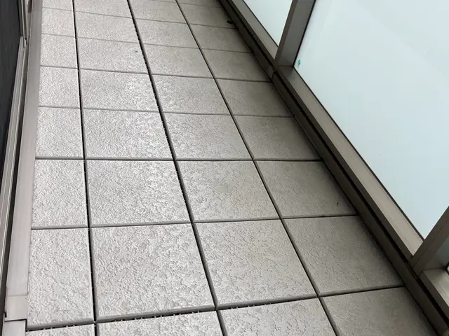 日常に気持ちよさと清潔を。笑顔で伺うプロの技術で、ベランダを爽快リセット！サービスの画像