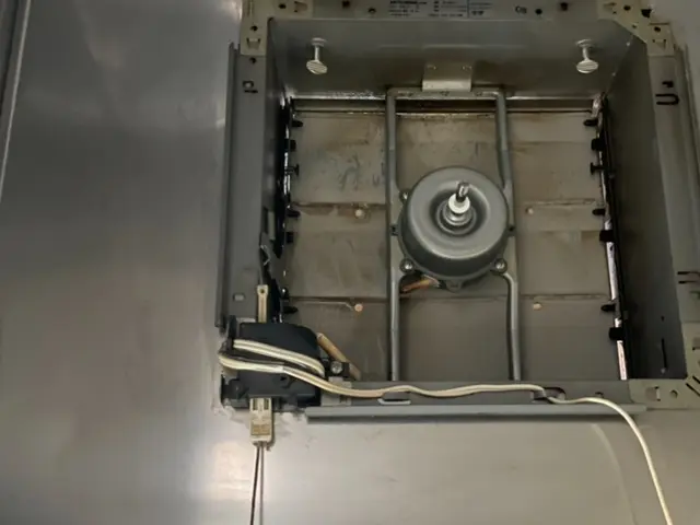 歴8年の私がお伺いします。レンジフードはもちろん、エアコンや洗濯機もお任せを。サービスの画像