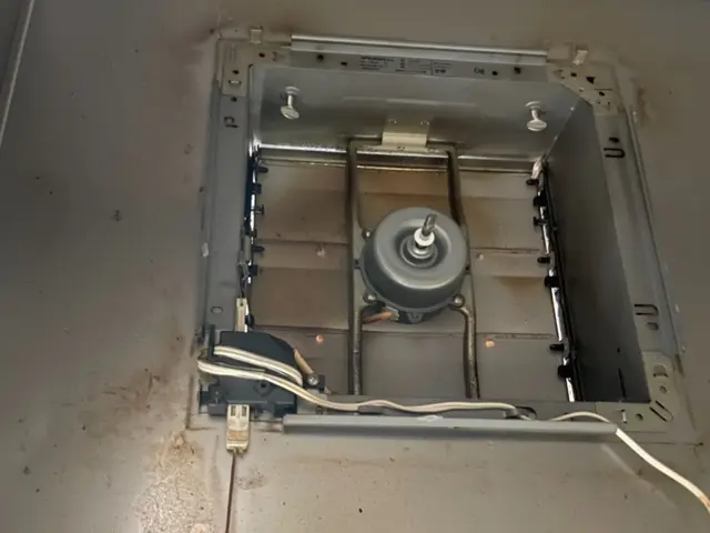 歴8年の私がお伺いします。レンジフードはもちろん、エアコンや洗濯機もお任せを。サービスの画像