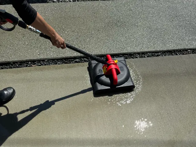 夫婦で安心対応！駐車場の洗浄で快適な暮らしをサポートいたします。サービスの画像